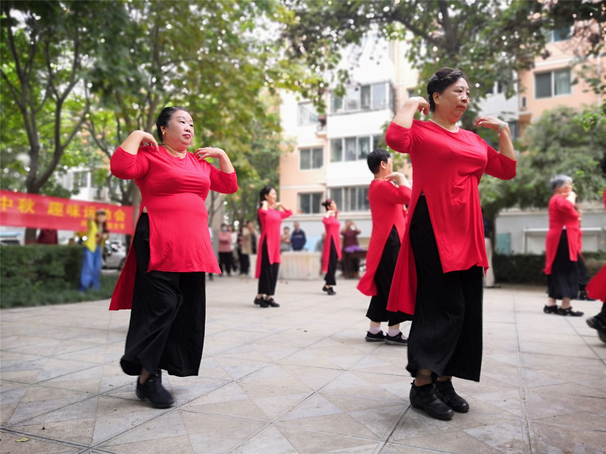 趣味運動會，競技迎雙節(jié)